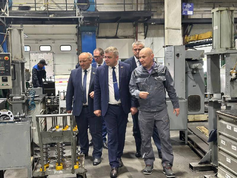 Как работает ведущий производитель карданных валов и амортизаторов? Министр оценил