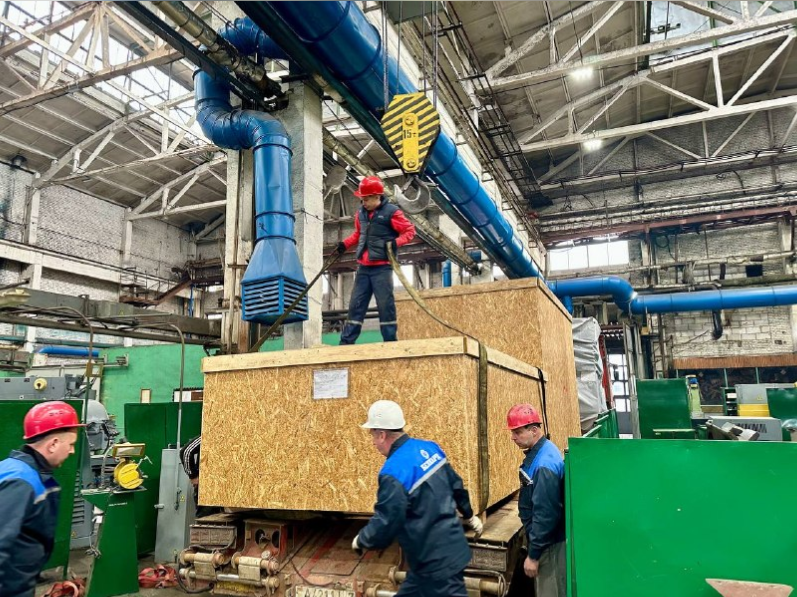 У нас "обновка": в цех поступил новый станок